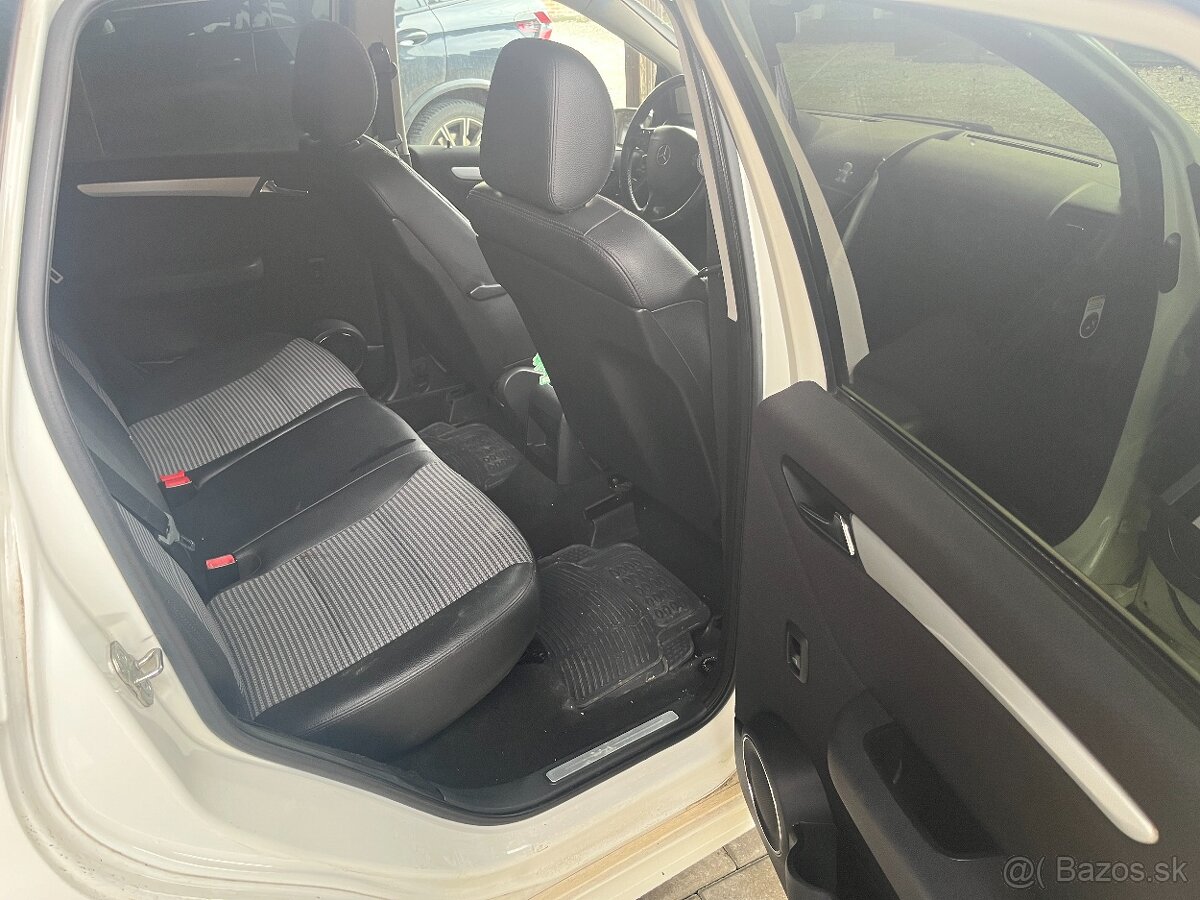 Mercedes-Benz A trieda 200 CDI Avantgarde - 9