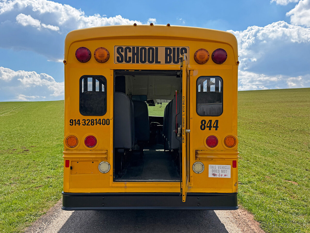 CHEVROLET EXPRESS – USA SCHOOLBUS – 6.6 DURAMAX DIESEL - 9