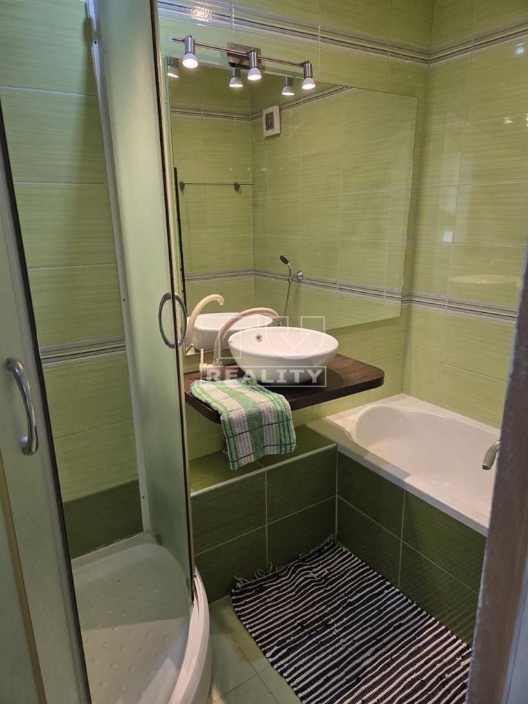 ZNÍŽENÁ CENA
TUreality ponúka na predaj 4 izbový byt.. - 9