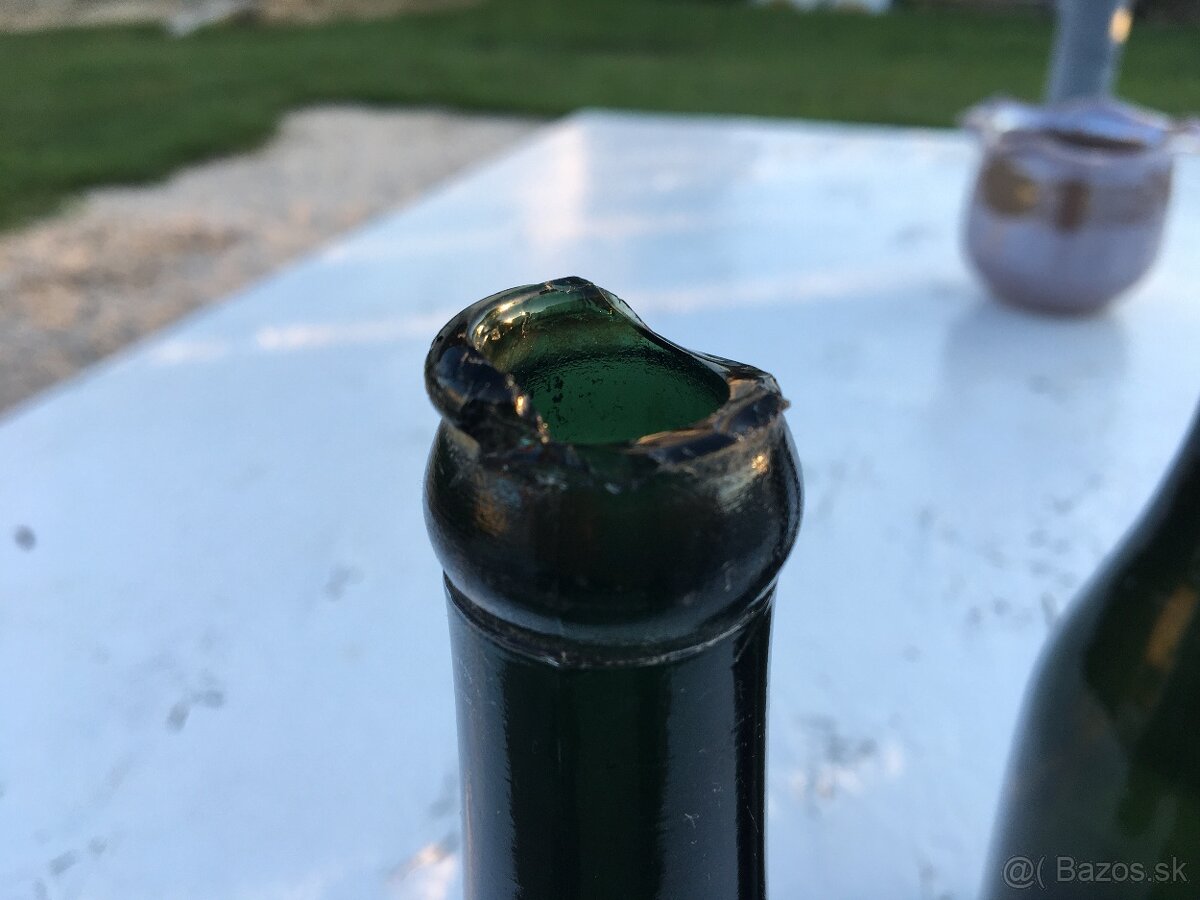 Staré pivové flaše s nápisom - 9