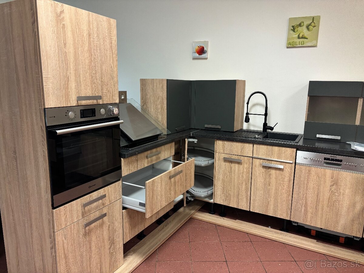 Prodám krásnou zánovní kuchyň Nobilia vertico - 9