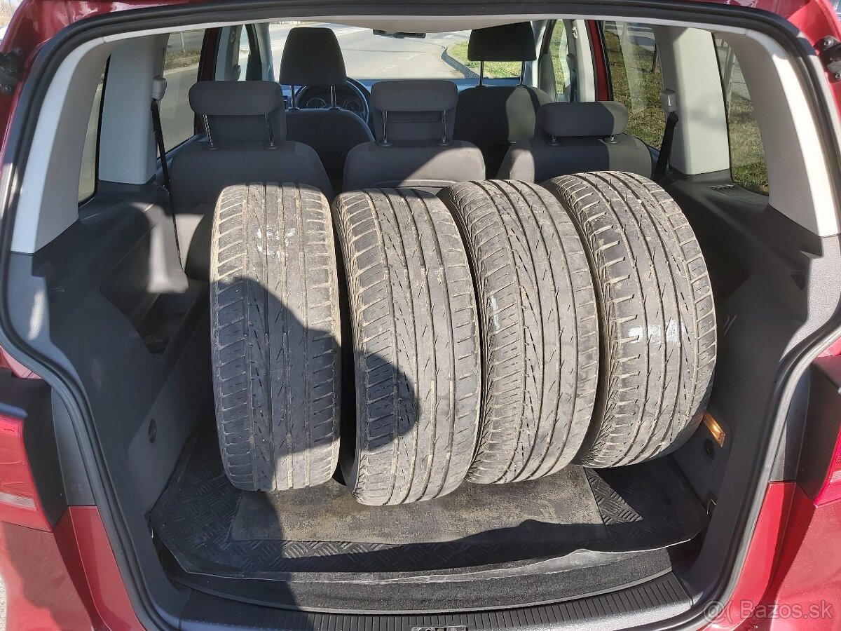 Volkswagen Touran 2.0 TDI Highline - 9