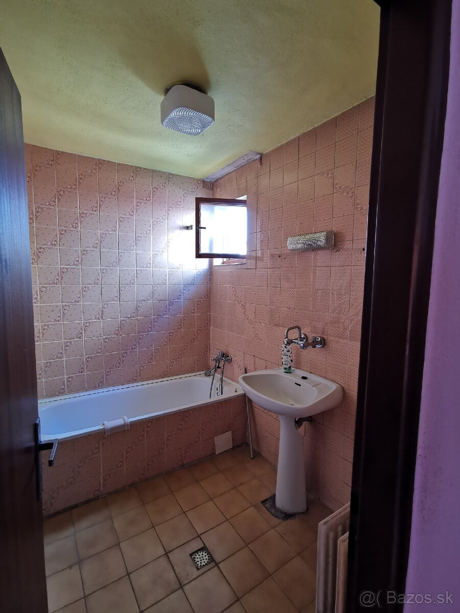 Veľkorysý dom Hosťovce - 9