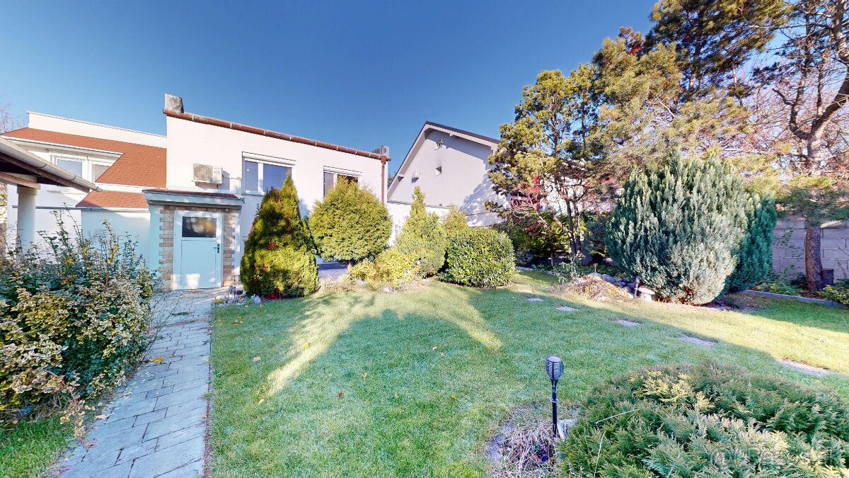 2-podlažný, 6-izbový RD s vyše 11á pozemkom - 9