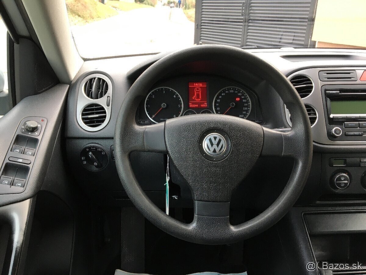 VOLKSWAGEN TIGUAN 2.0 TDi 4MOTION - 9