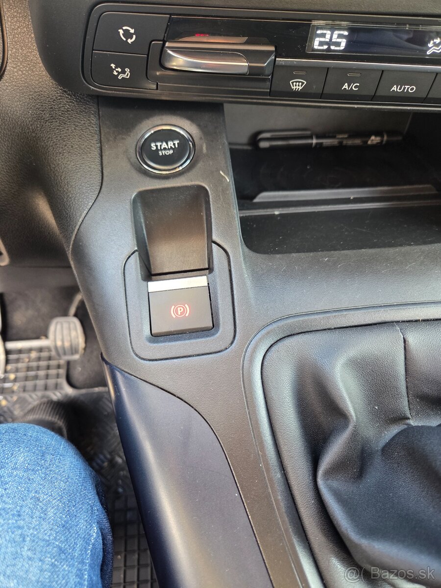 Peugeot Rifter 1.5 - 9