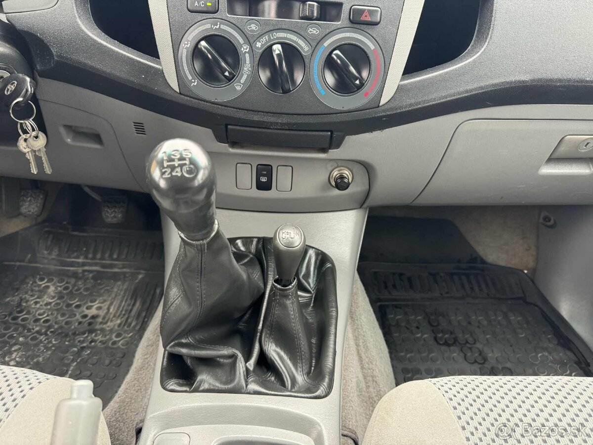 Predám Toyota Hilux 2.5, D-4D - 9