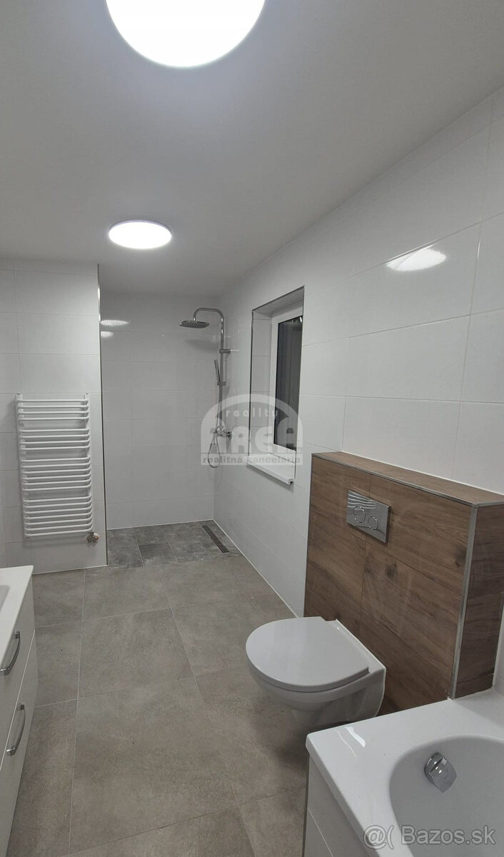 Novostavba dvojpodlažného rodinného domu v obci Kravany - 9