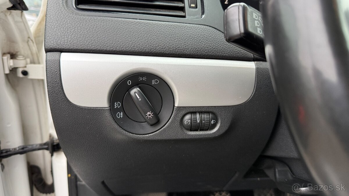 Volkswagen Jetta 1.6 TDI Comfortline - 9