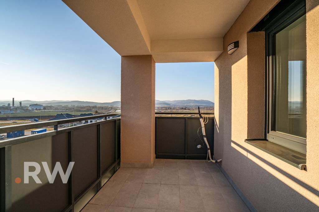 V ŠTANDARDE - 3 izb. BYT + loggia - 72,62 m2 - REZIDENCIA HL - 9