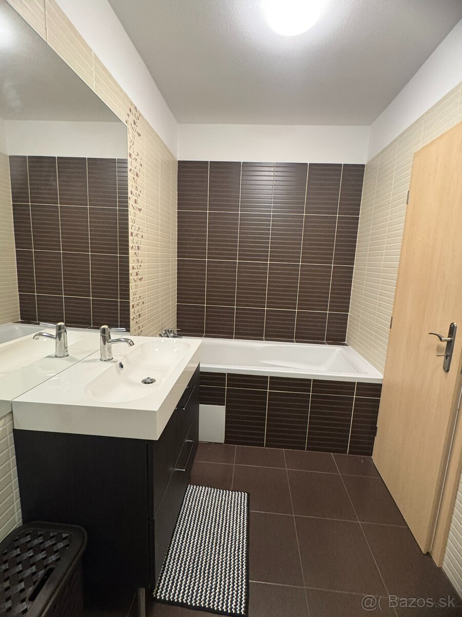 Priestranný 1-izbový byt s balónom a parkovacím státim - 9