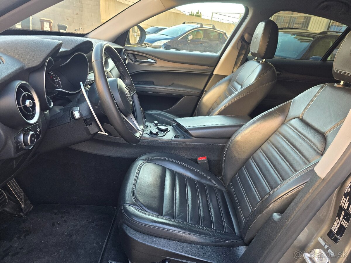 Alfa Romeo Stelvio 2.0 Q4 280ps - 9