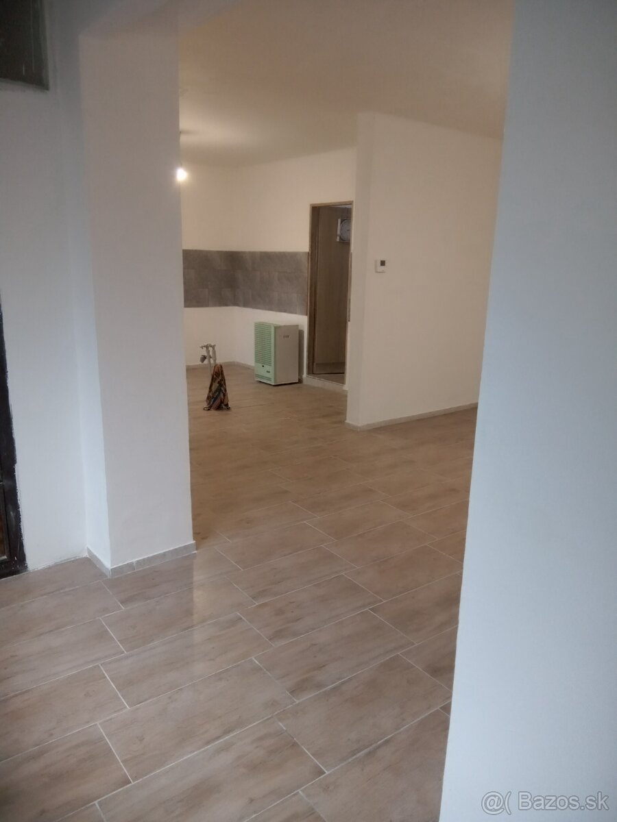 Moderný tehlový dom v Chynoranoch na predaj - - 9