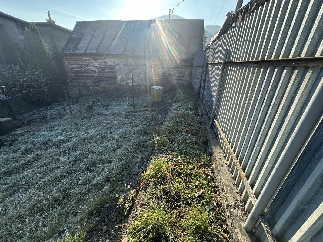 Ponúkame na predaj starší bungalov v Brusne - 9