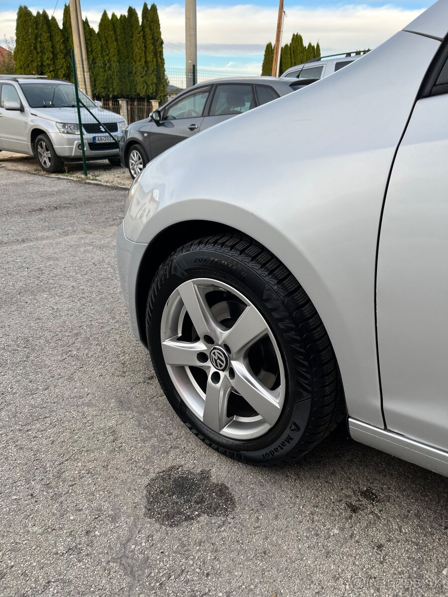 Volkswagen Golf 6 TrendLine 1.6 Benzin + LPG = Top Stav = - 9