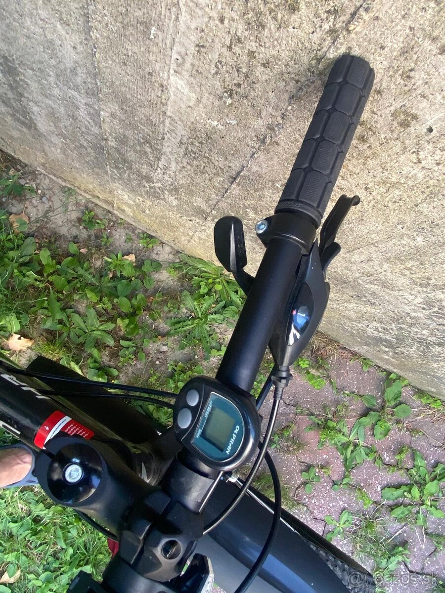 Predám horský bicykel SPECIALIZED - 9