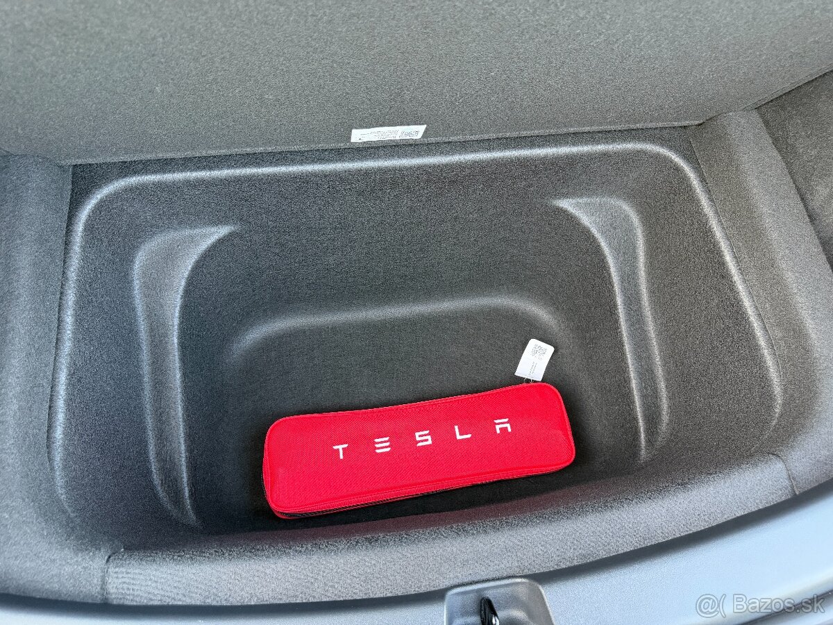 Tesla Model Y Long Range All-Wheel Drive - 9
