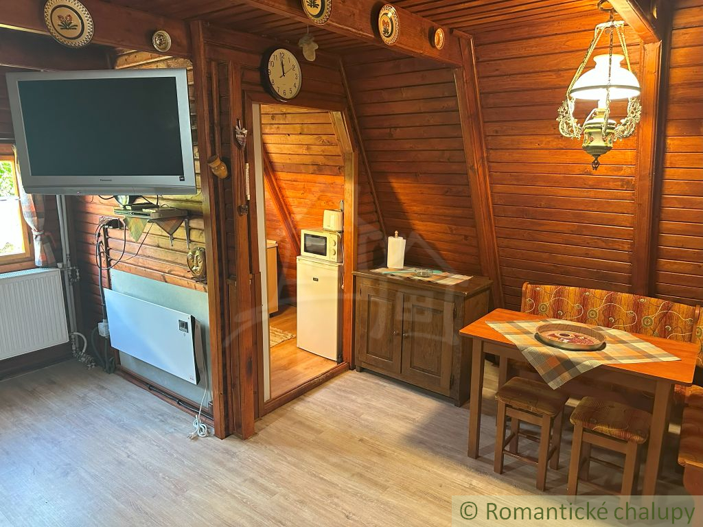 Kompletne zariadena chata blízko lyžiarskeho vleku Kokava- - 9