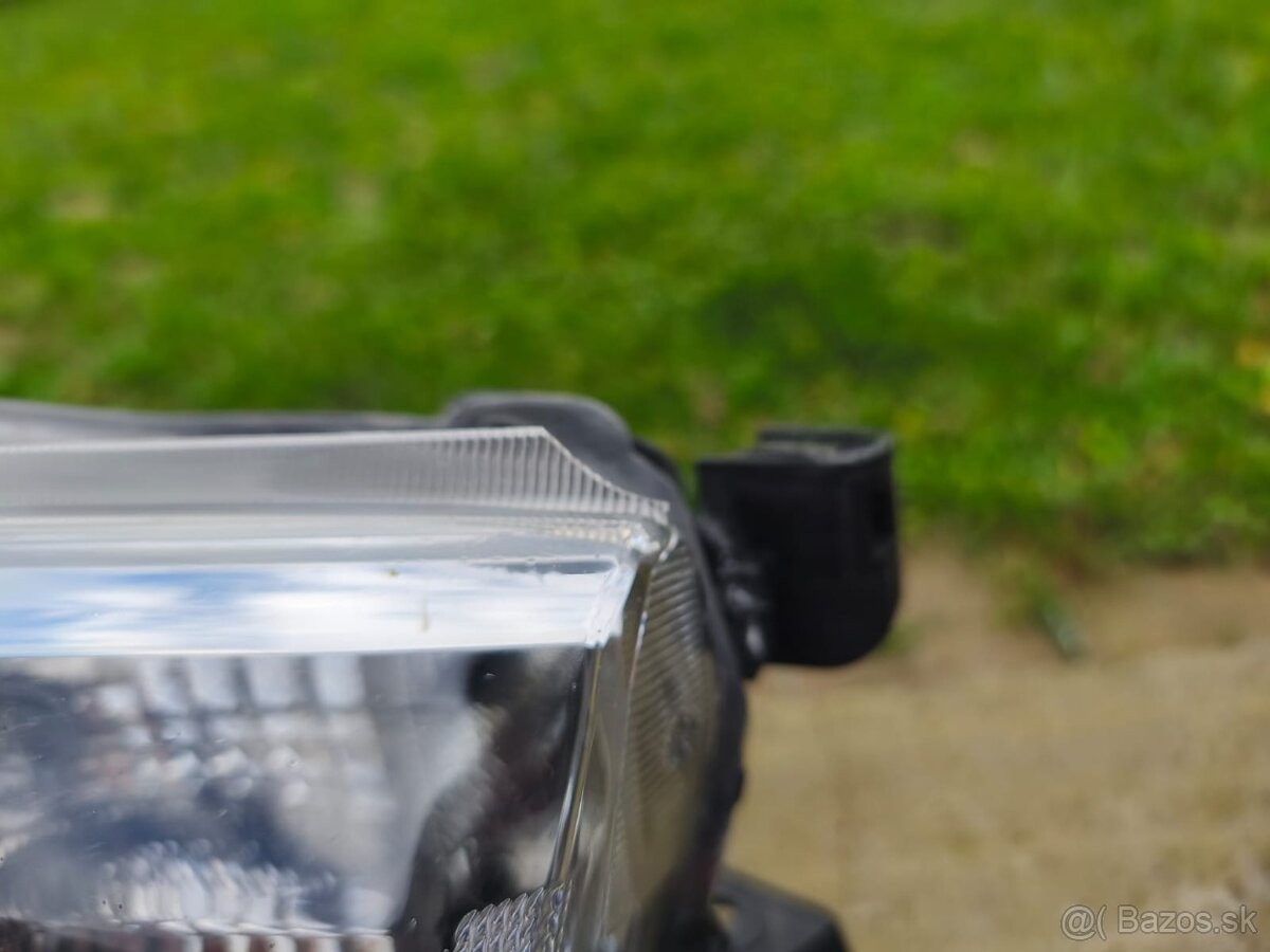 Predné svetlá na Toyota Hilux 2015-2020 - 9