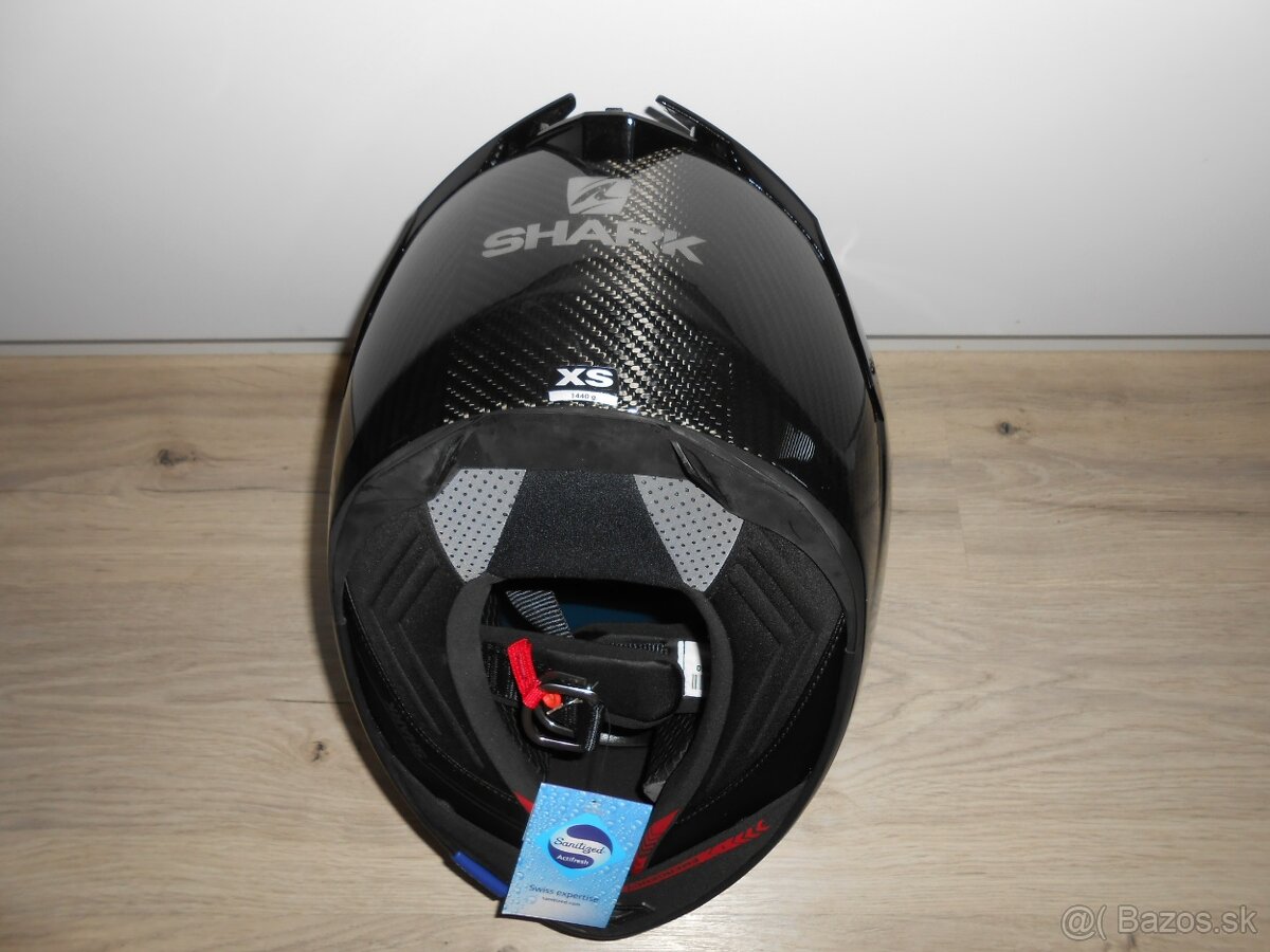 Predam krasnu novu karbonovu moto prilbu znacky SHARK SPARTA - 9