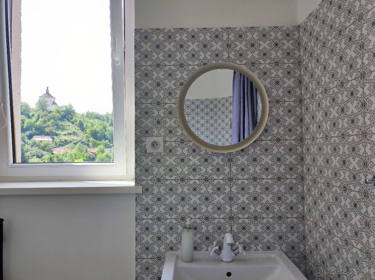 Slnečný 2izb.byt s jedinečným výhľadom - 9