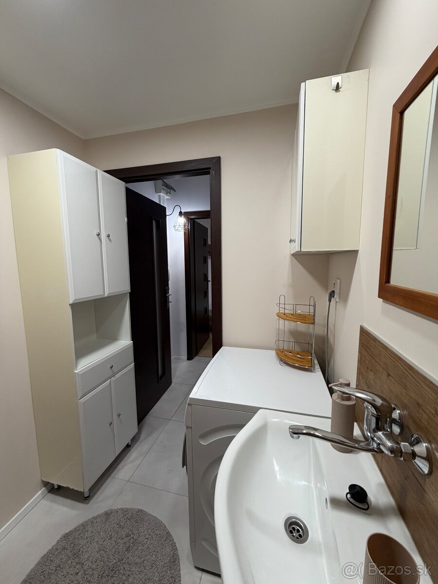 Prenájom 1-izbového bytu, Michalovce – Stráňany, 32 m² - 9