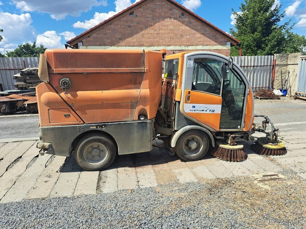 Zametací stroj chodníkový Bucher.. - 9