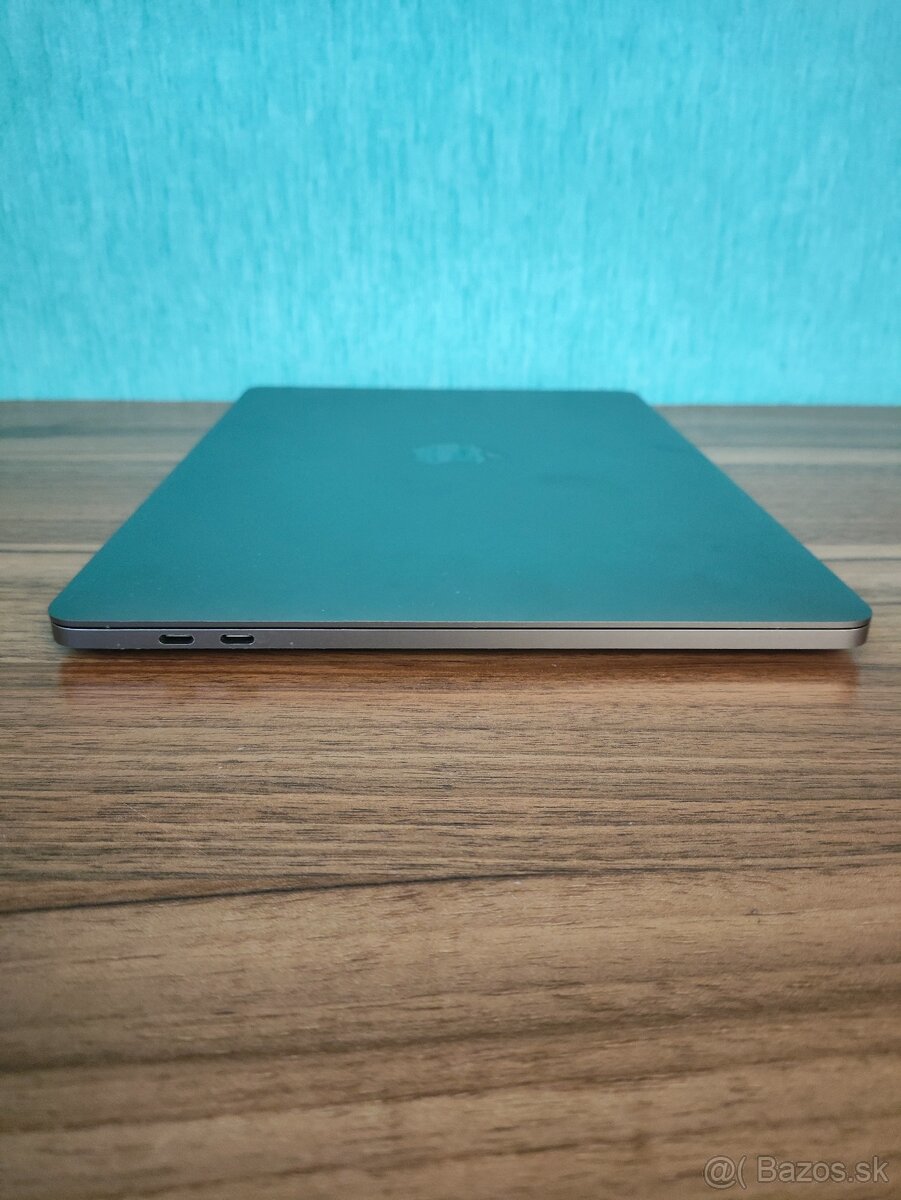 Apple MacBook Pro 13 2017 – i5 / 8GB / 256GB - 9