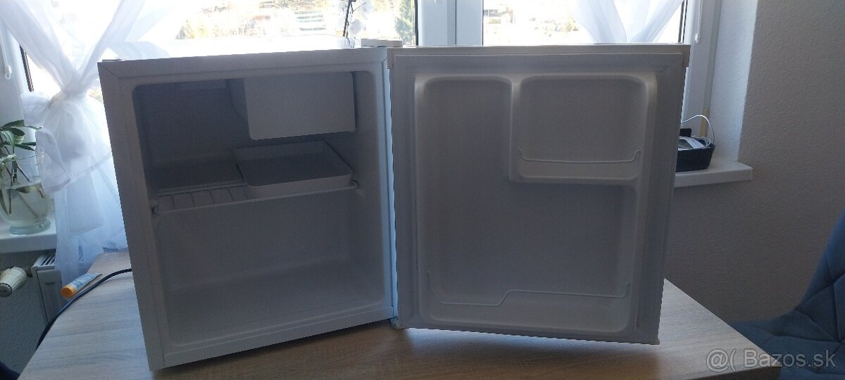 Mini chladnička Hisense RR55D4AW1 - 9