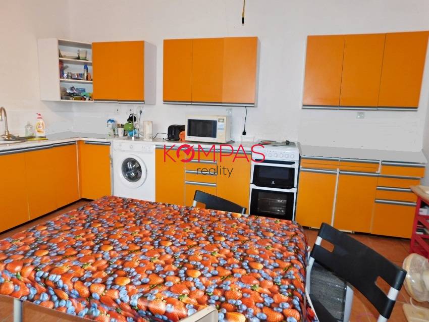 NA PREDAJ DVA DOMY S DVOROM A VEĽKÝM POZEMKOM LOKALITA - KR - 9