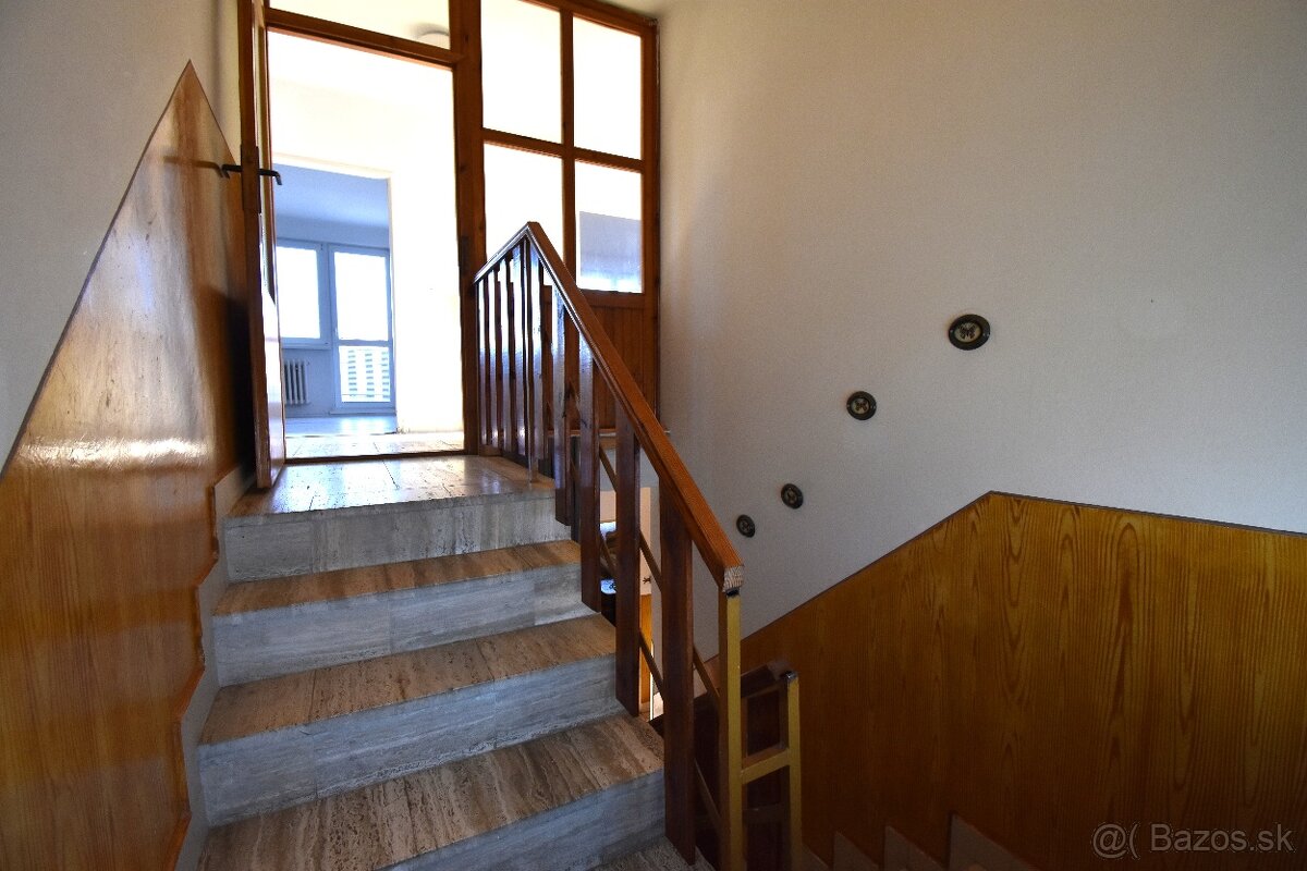 Na predaj 6-izbový rodinný dom v obci Matúškovo - 9