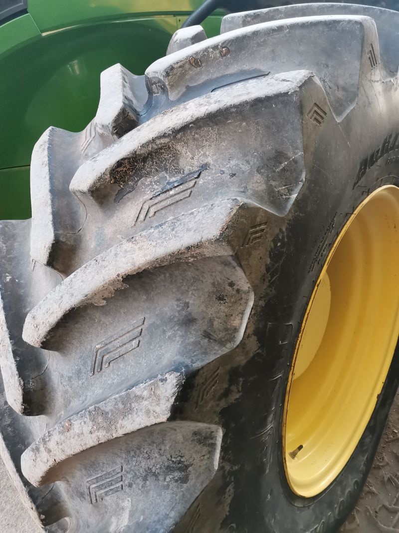 Predám JOHN DEERE 7230R - 9