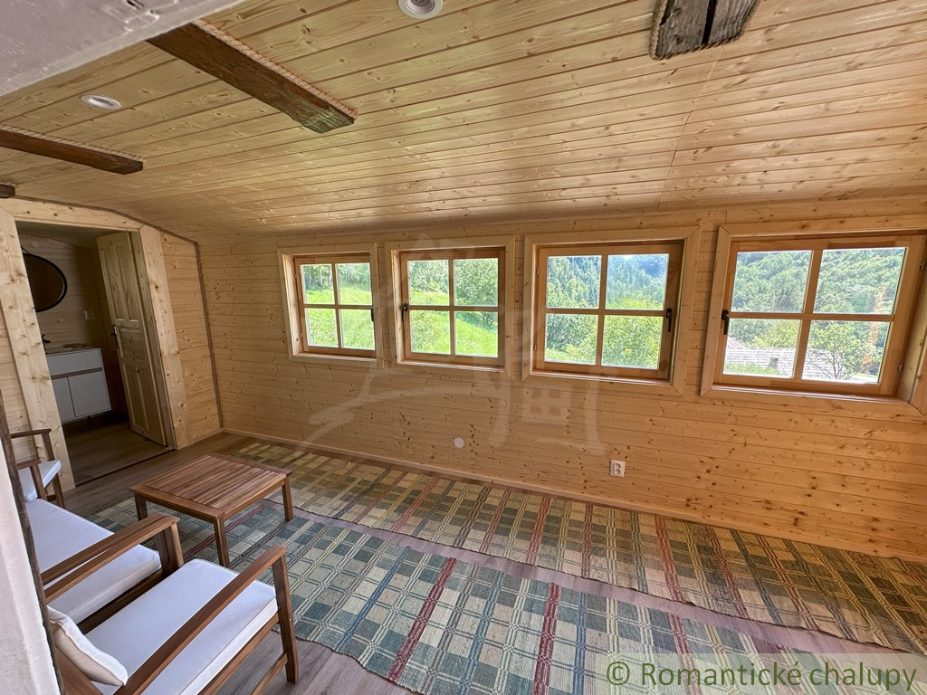 Kompletne zrekonštruovaná drevenička na polosamote pri Ján - 9