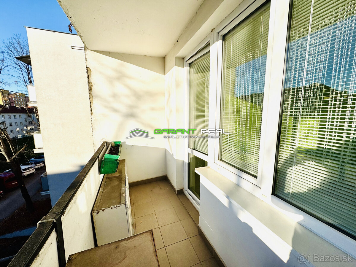 Predaj 3-izb. tehlový byt 90 m2, 2 loggie, Nábrežná ul. - 9