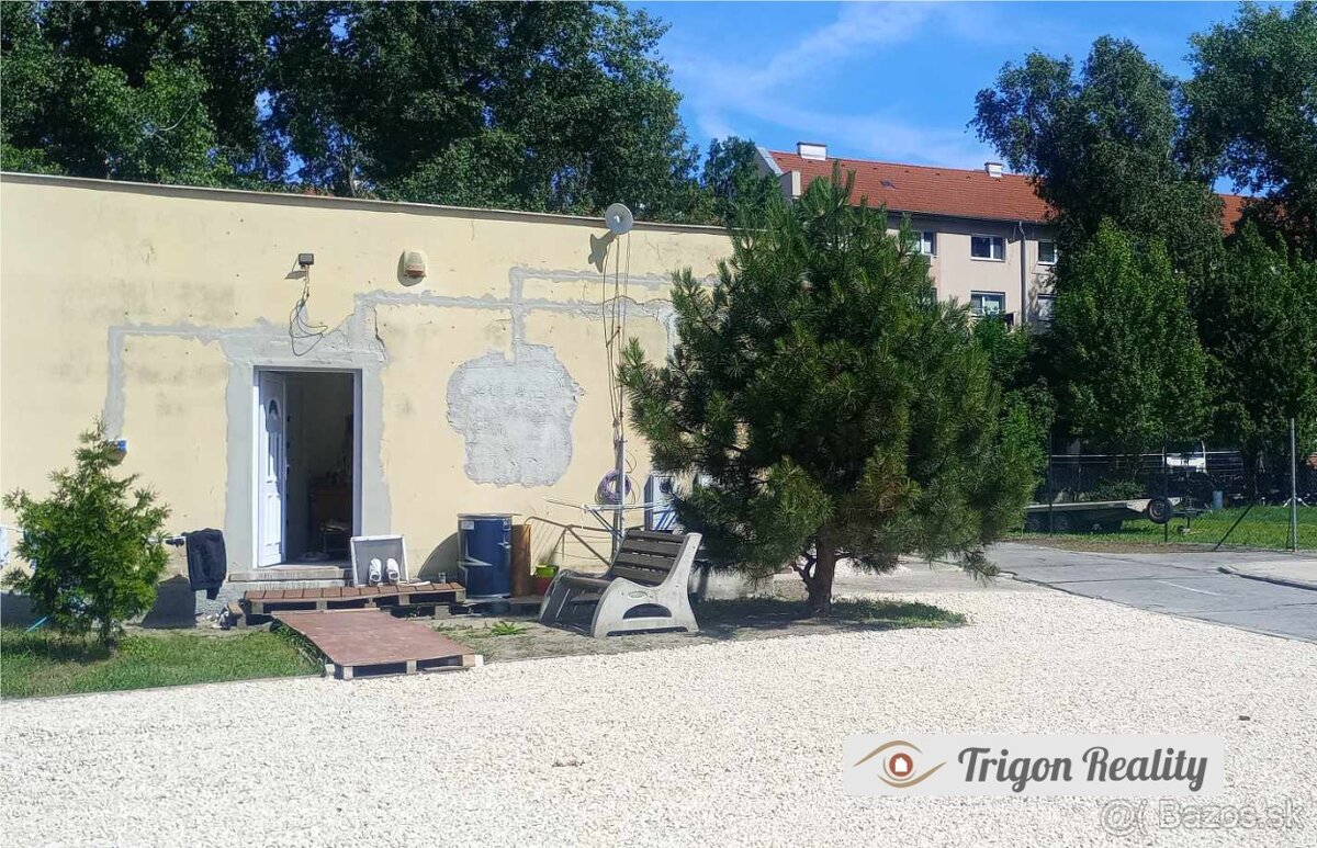 Veľká garzónka v polyfunkčnom objekte - 9