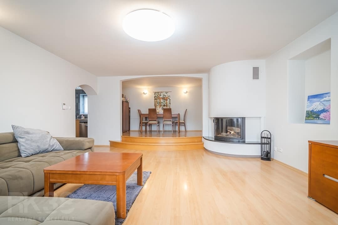 TOP ponuka: Priestranný dom s nádherným pozemkom - 9