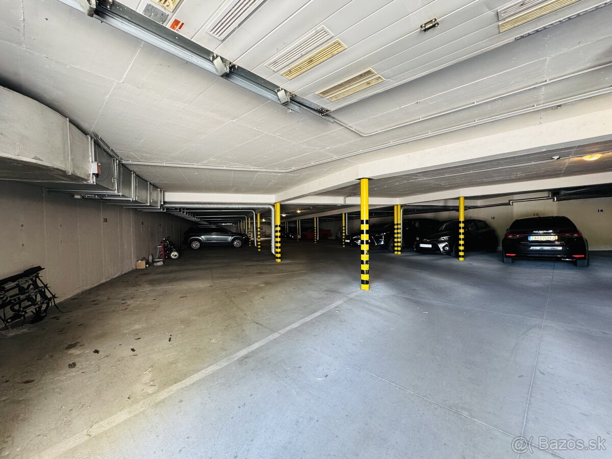 Na predaj: priestranný 3-izbový byt s terasou v obľúbene - 9