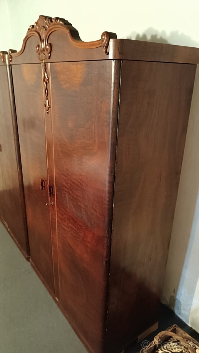 Novoročná cena Predám 2 starožitné skrine - 9