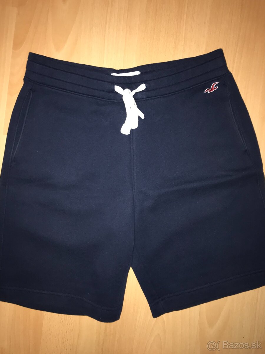 SÚPRAVA HOLLISTER: kraťasy + 2 x tričko veľ. M - 9