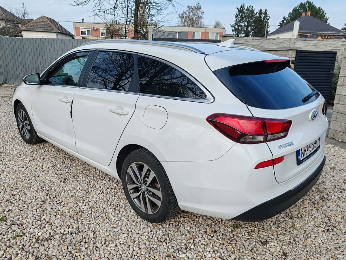 Hyundai i30 combi 1.6crdi - 9