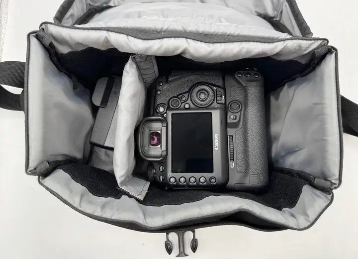 Canon EOS 5D Mark IV - 9