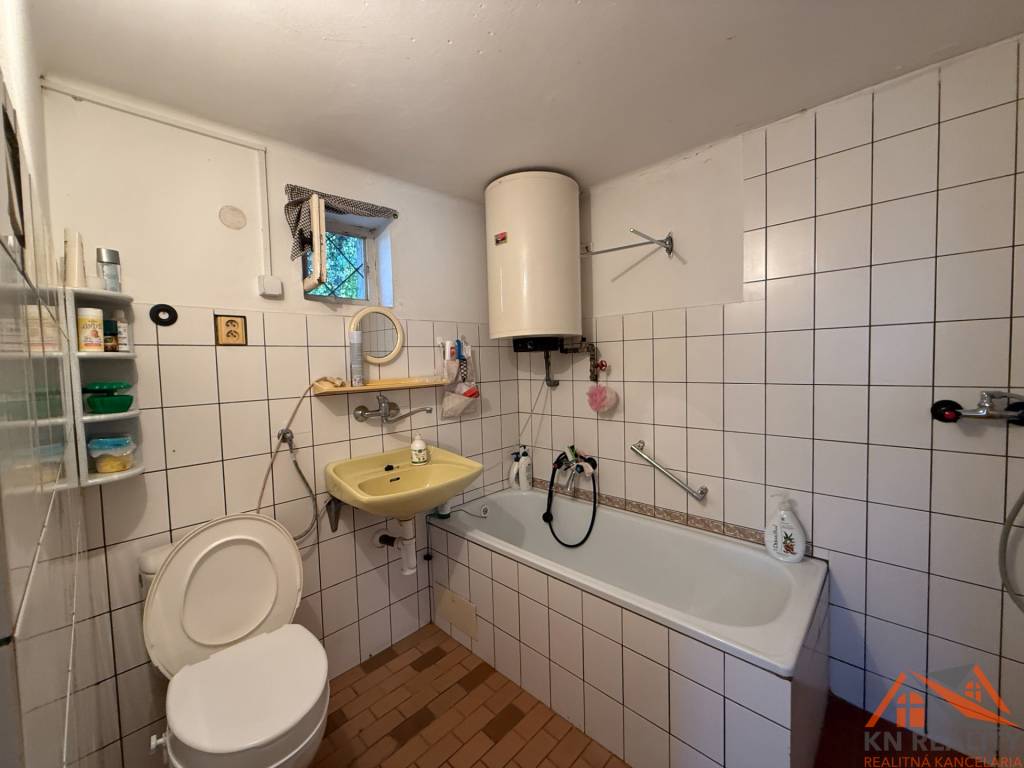 Tehlový rodinný dom s letnou kuchyňou Svätý Peter - 9