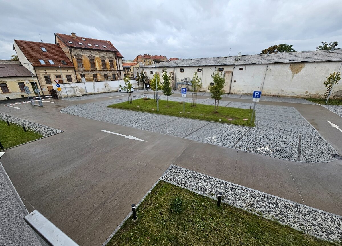 Kancelárske a obchodné priestory, Dominikánske námestie, KE - 9