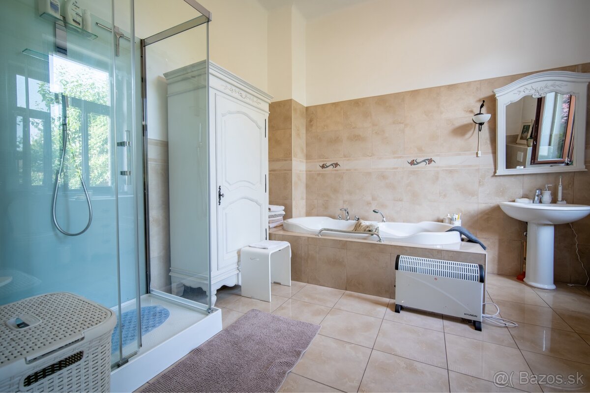 Predám 6 izbový dom 300 m² pozemkom 1 350 m² Bernolákovo - 9