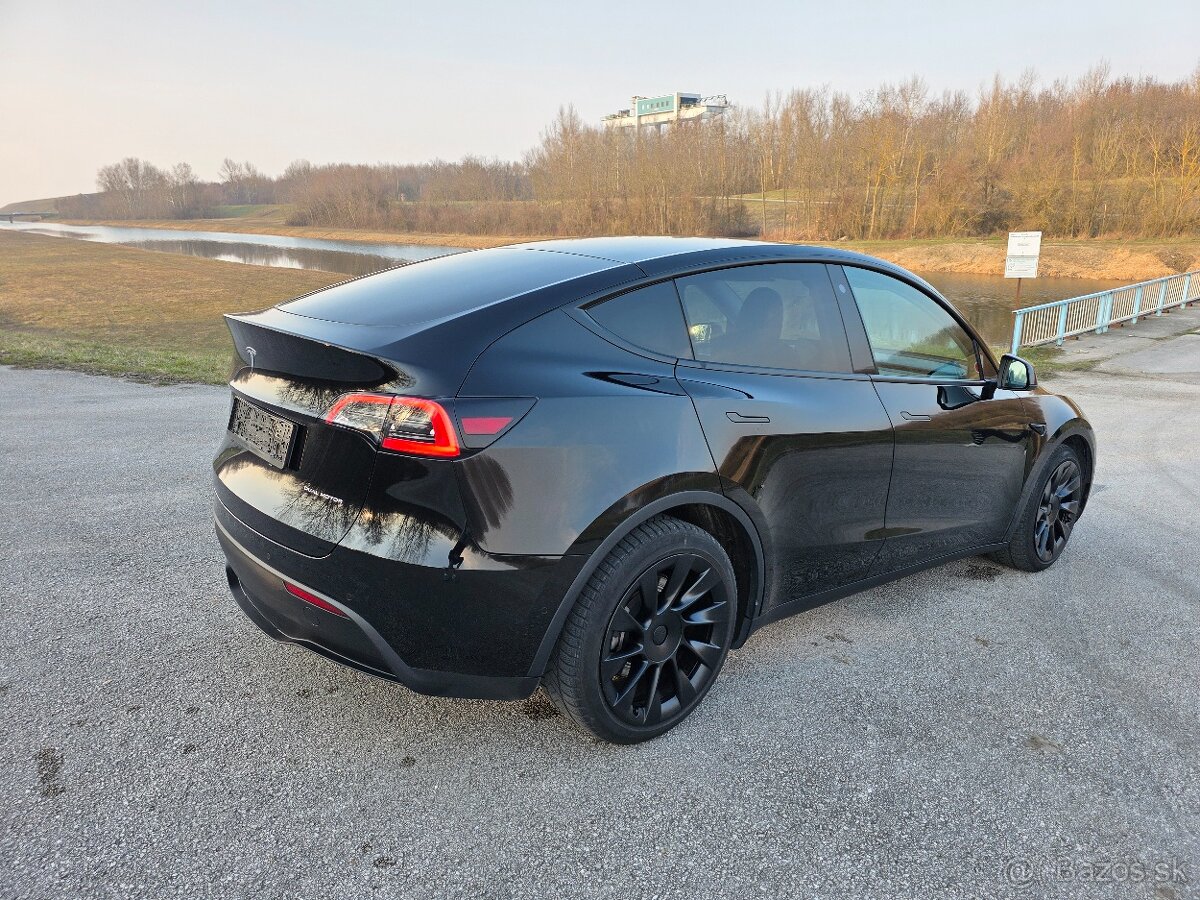 Tesla Model Y Long Range AWD Dual Motor 09/2022 - 9