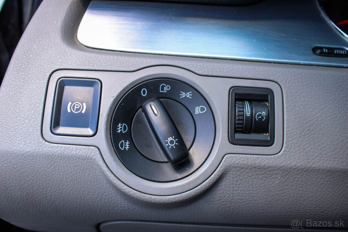 Volkswagen Passat Variant 2.0 FSI Highline - 9