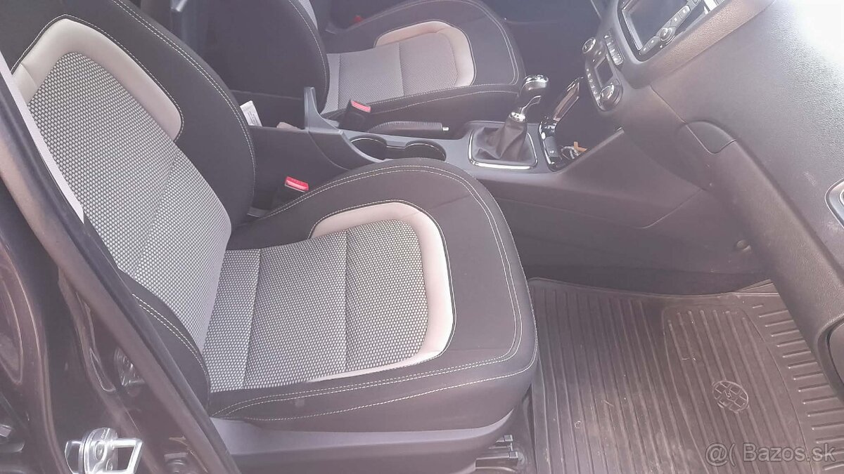 Kia Ceed - 9