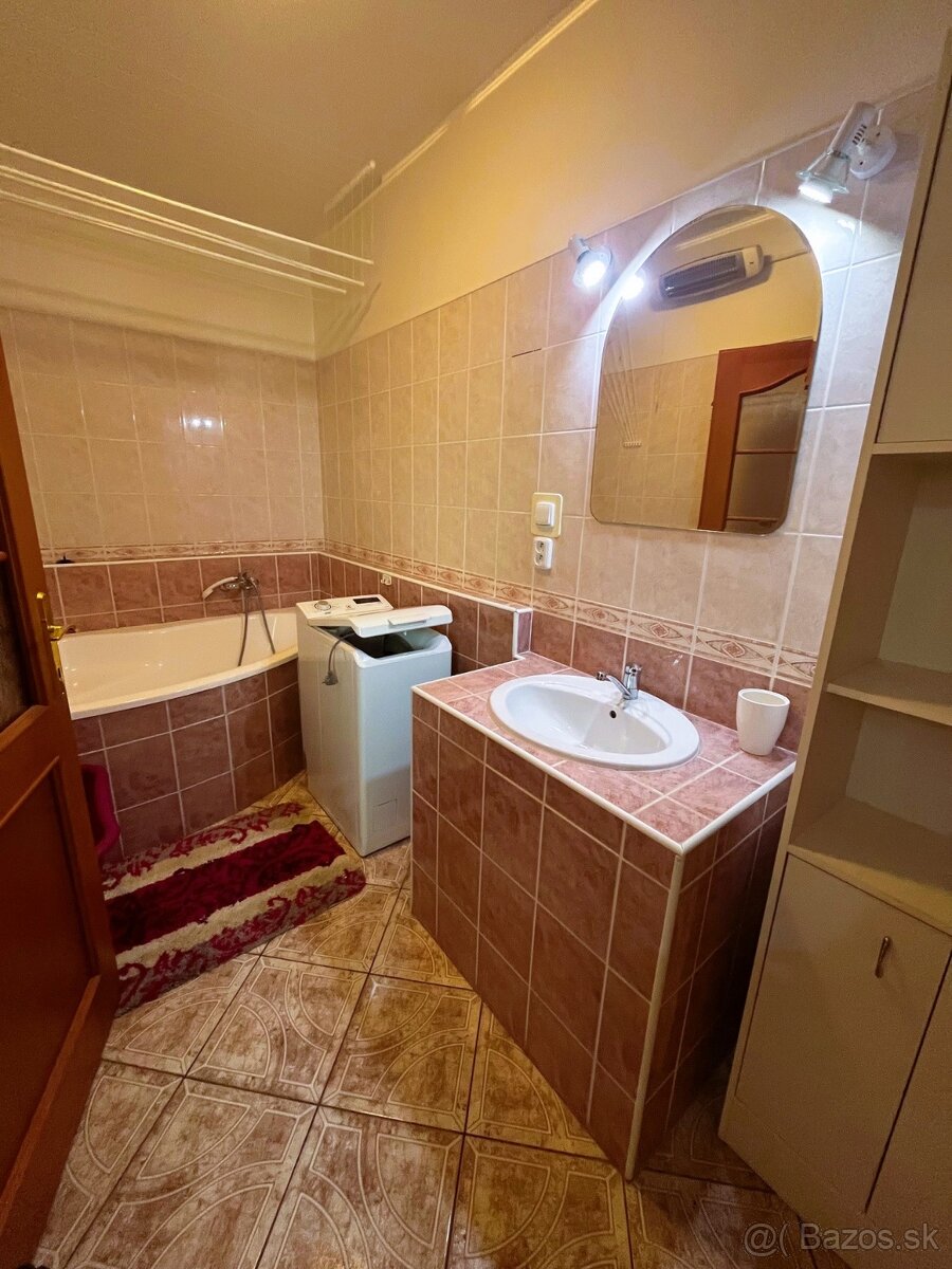 Veľký,zariadený,pekný 3 IB + balkón, ul. Ku Bratke, Levice - 9