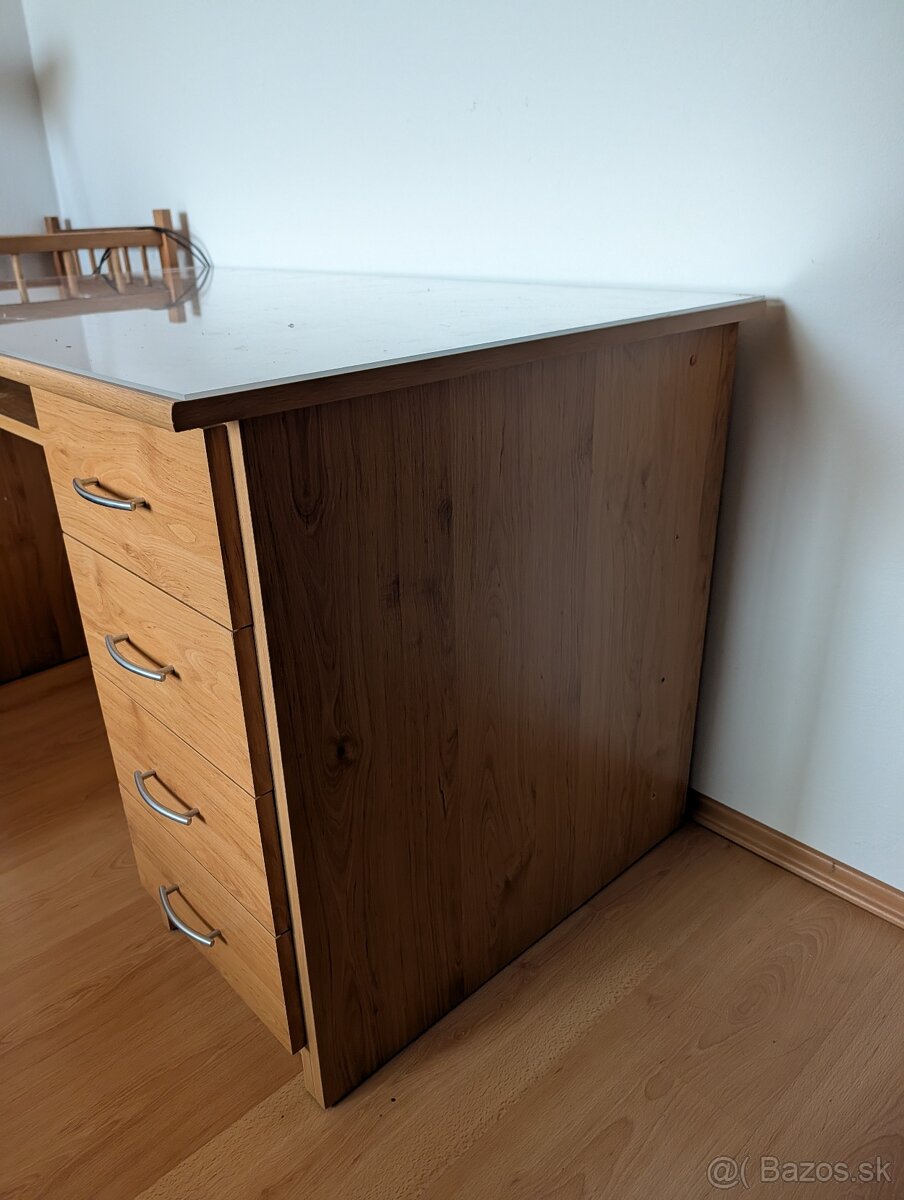 Predám kvalitný písací stôl – robustny so zasuvkami - 9