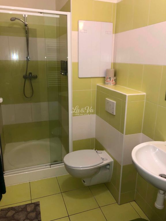 Na predaj veľký apartmán v Podhájskej - 9
